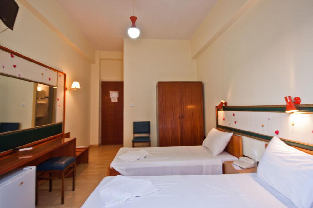 Lucia Hotel Chania  ภายนอก รูปภาพ